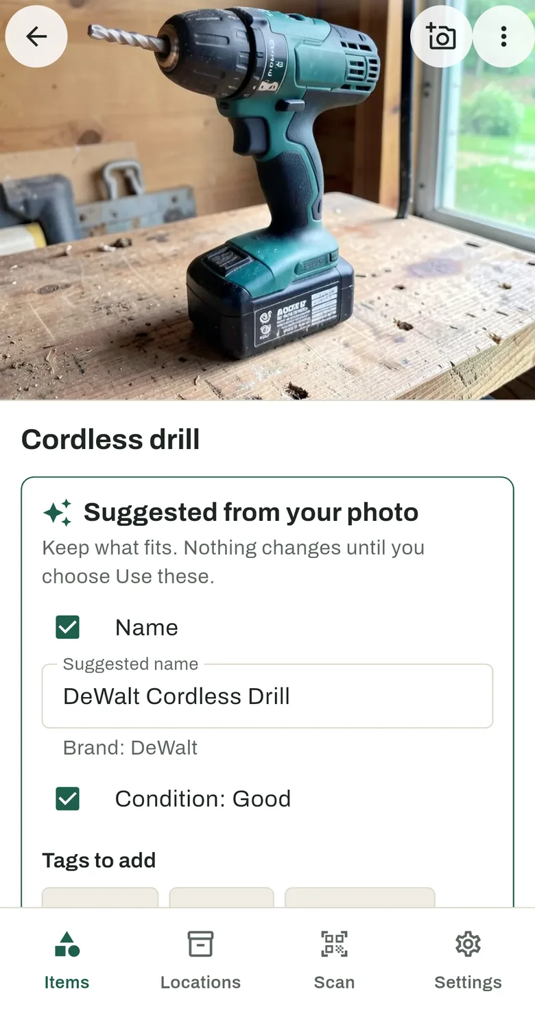 La pantalla de un artículo para un taladro inalámbrico con su foto, ubicación, etiqueta y datos de compra.