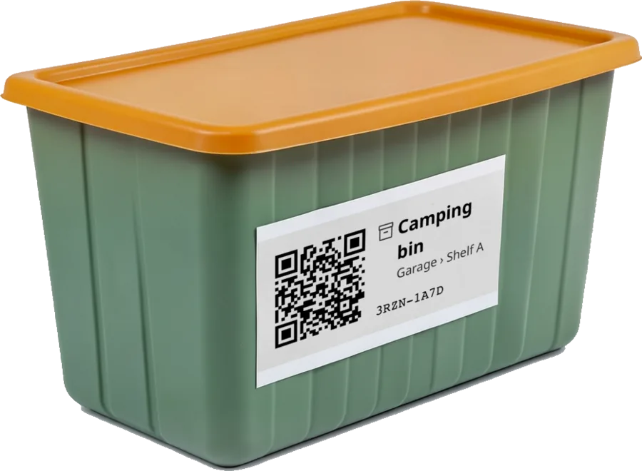 Uma caixa organizadora verde com tampa âmbar e uma etiqueta impressa do Shelfes colada na lateral.